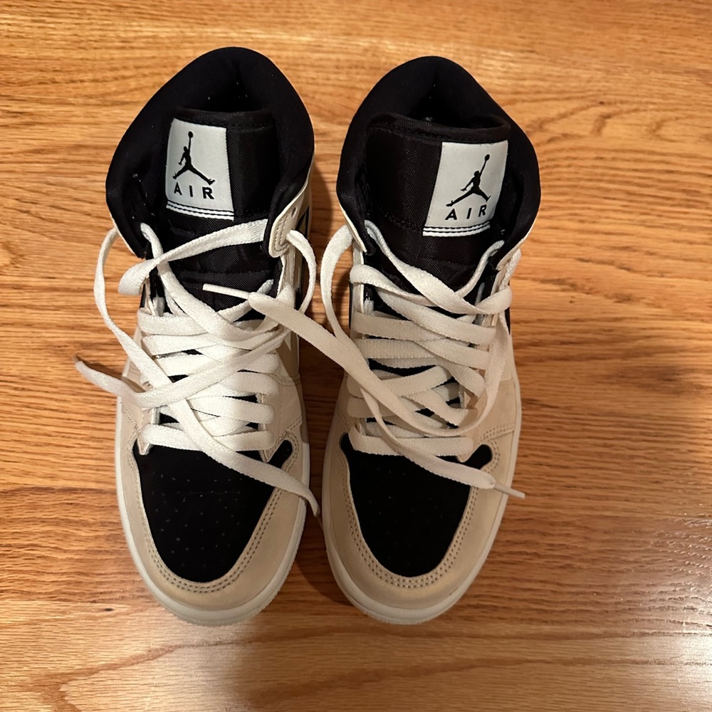 Nike Black and White Athletic Shoes